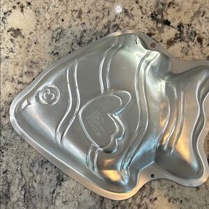 Wilton Silver Fish Cake Mold